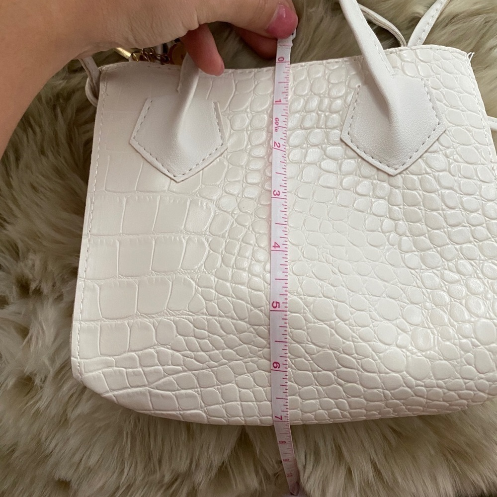 NWOT - cute small, white croc pattern purse - Picture 9 of 10